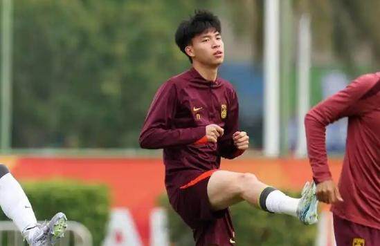 kaiyun-国足公布23人名单：塞鸟在列 王钰栋刘诚宇落选