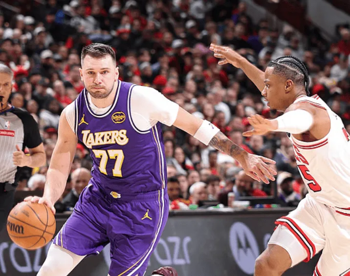 东契奇加盟湖人后第2次砍下45+10助，追平贝勒并列队史第一