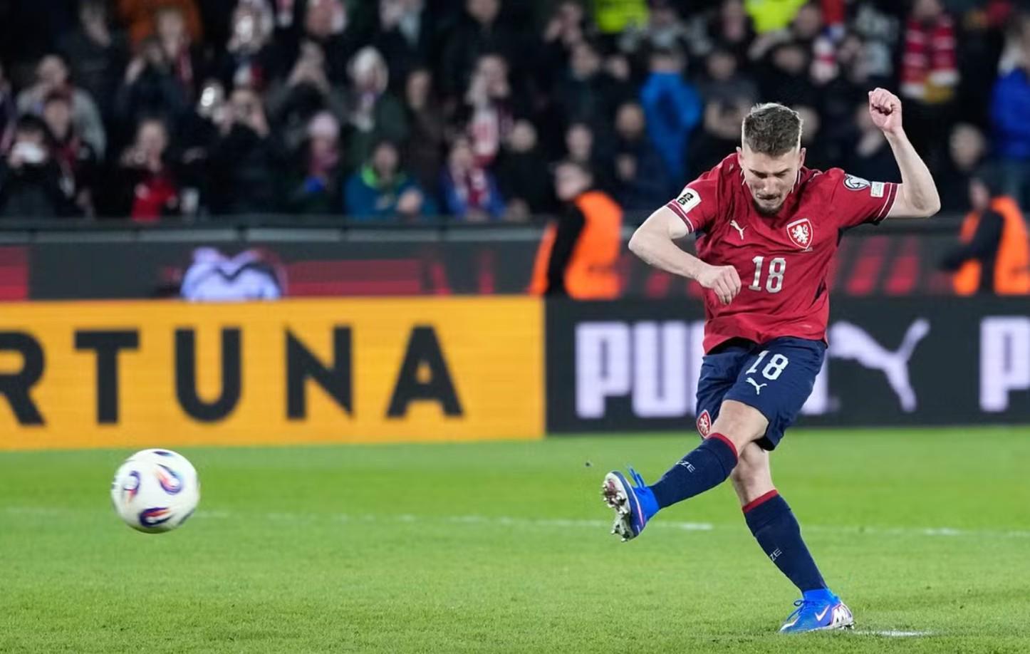 开云体育app-捷克中场：踢丹麦之前我们练了一周点球；绍切克告诉我该怎么踢